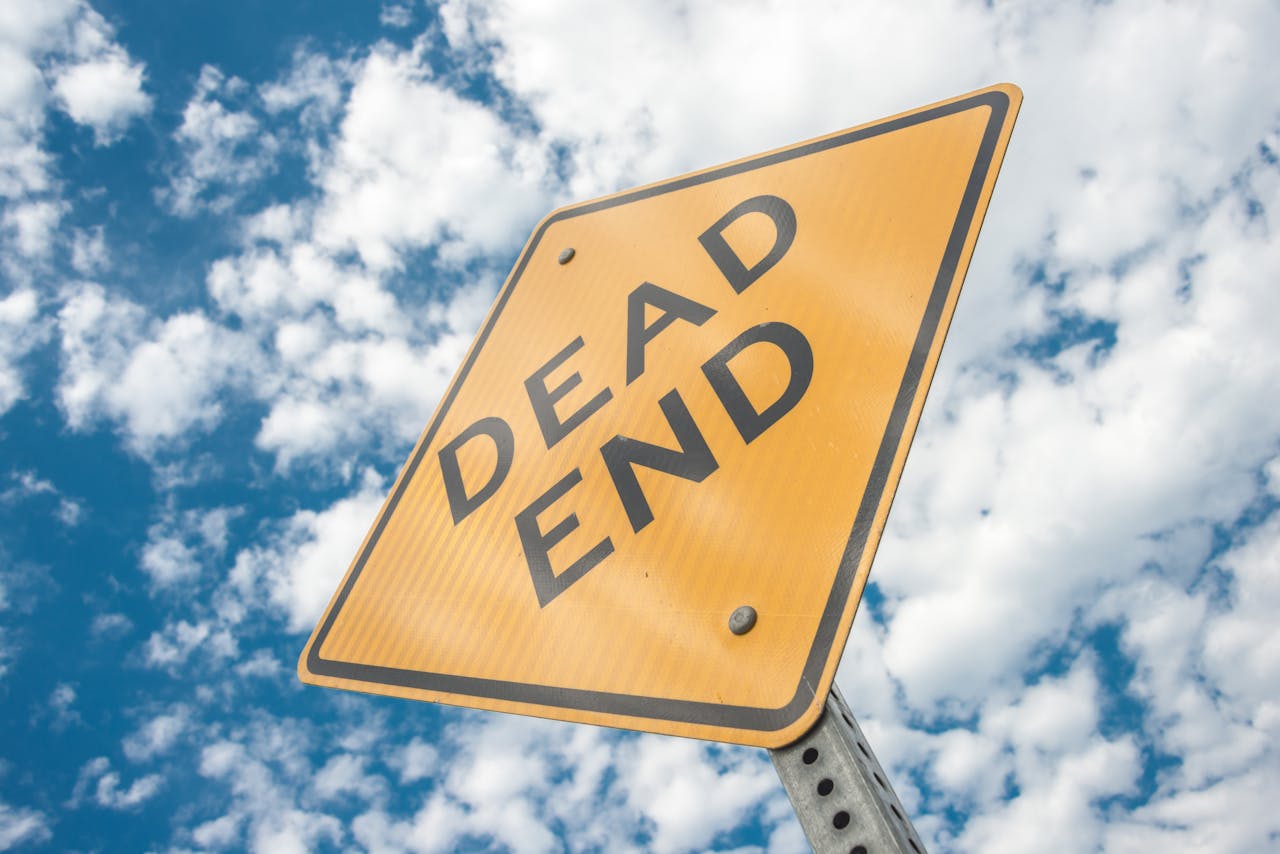 Photo by Pixabay: https://www.pexels.com/photo/yellow-dead-end-sign-during-day-time-163728/